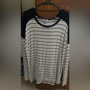 Old Navy long sleeve tee size medium